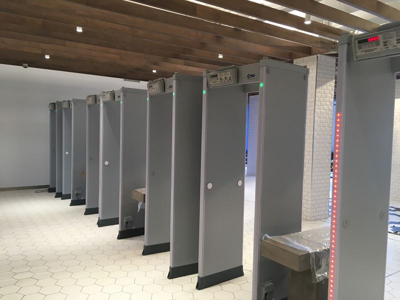 بوابات التفتيش الأمنية